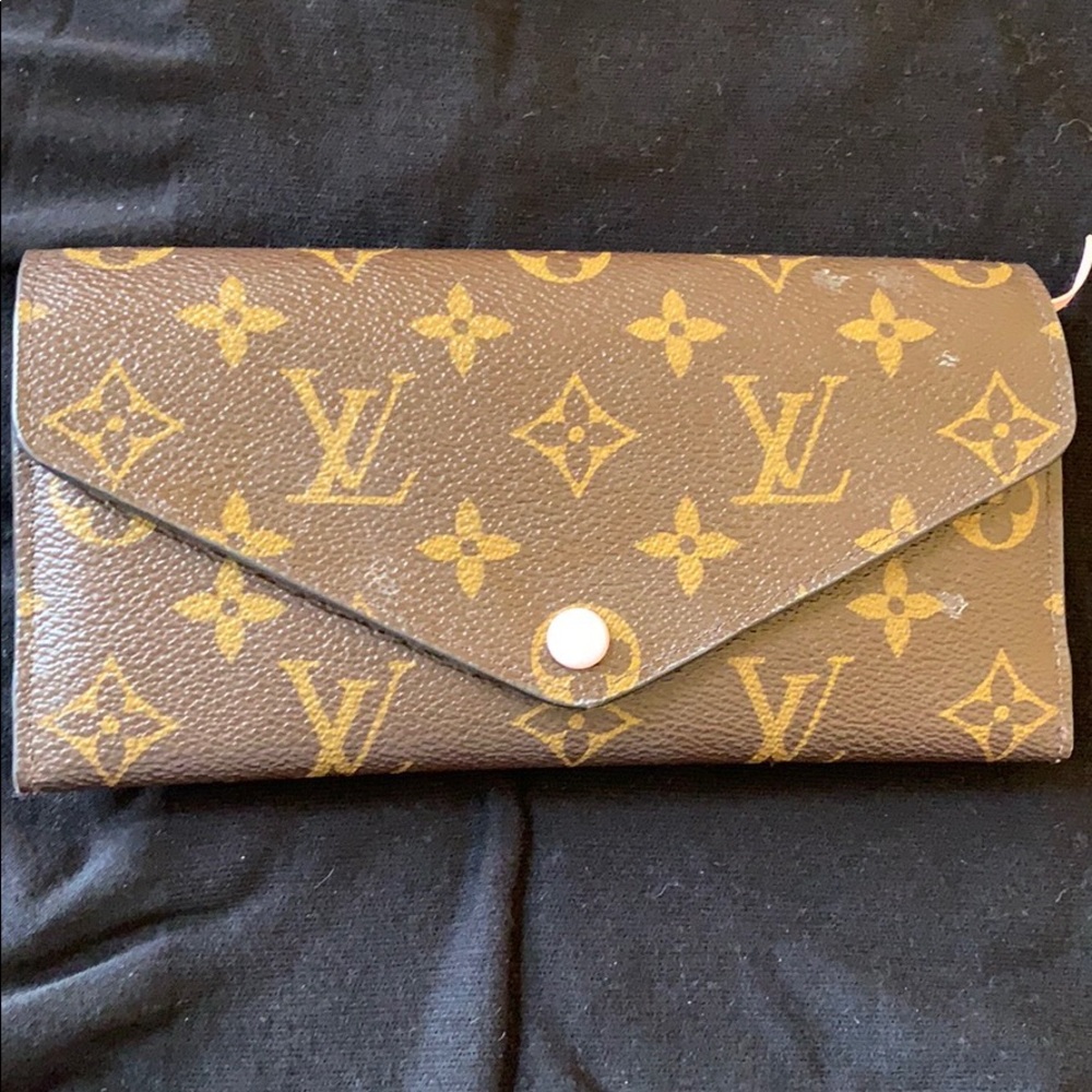 Louis Vuitton Josephine pink wallet